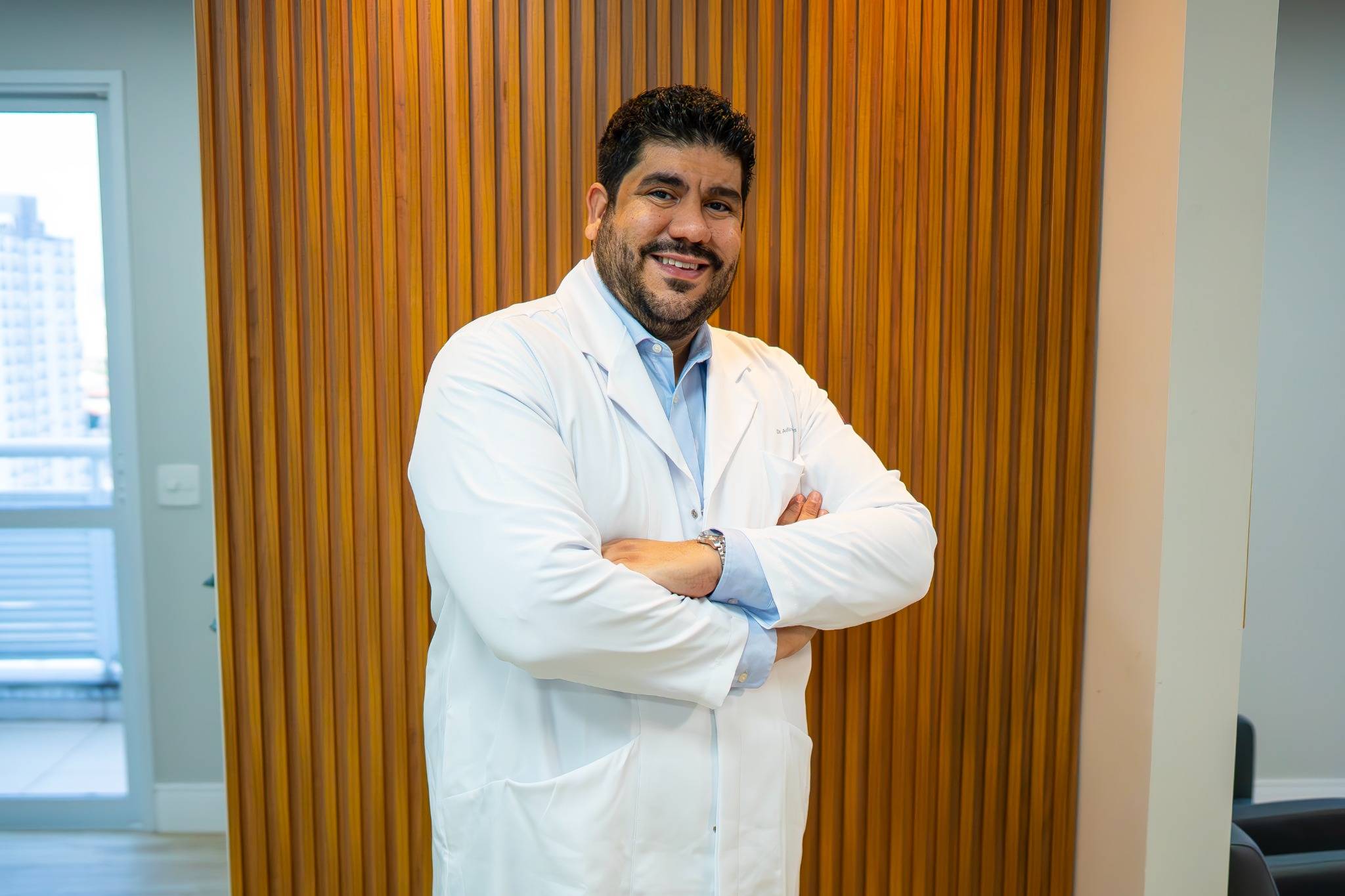 Dr. Adiney Esteves - Especialista em Coloproctologia